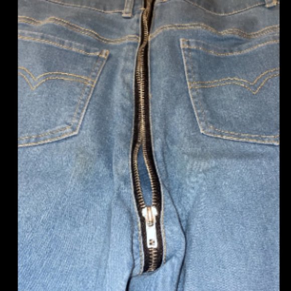 light wash jeans with back zipper - Picture 4 of 5